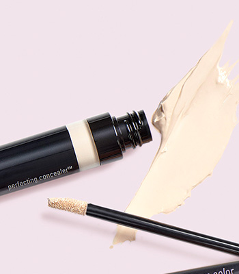 Флакон та аплікатор Маскувального засобу Perfecting Concealer