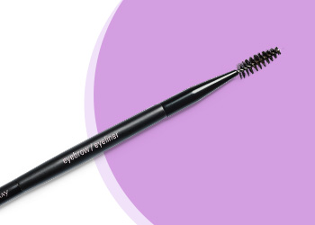 Пензель для брів/підводка для очей Mary Kay® на тлі фіолетового кола